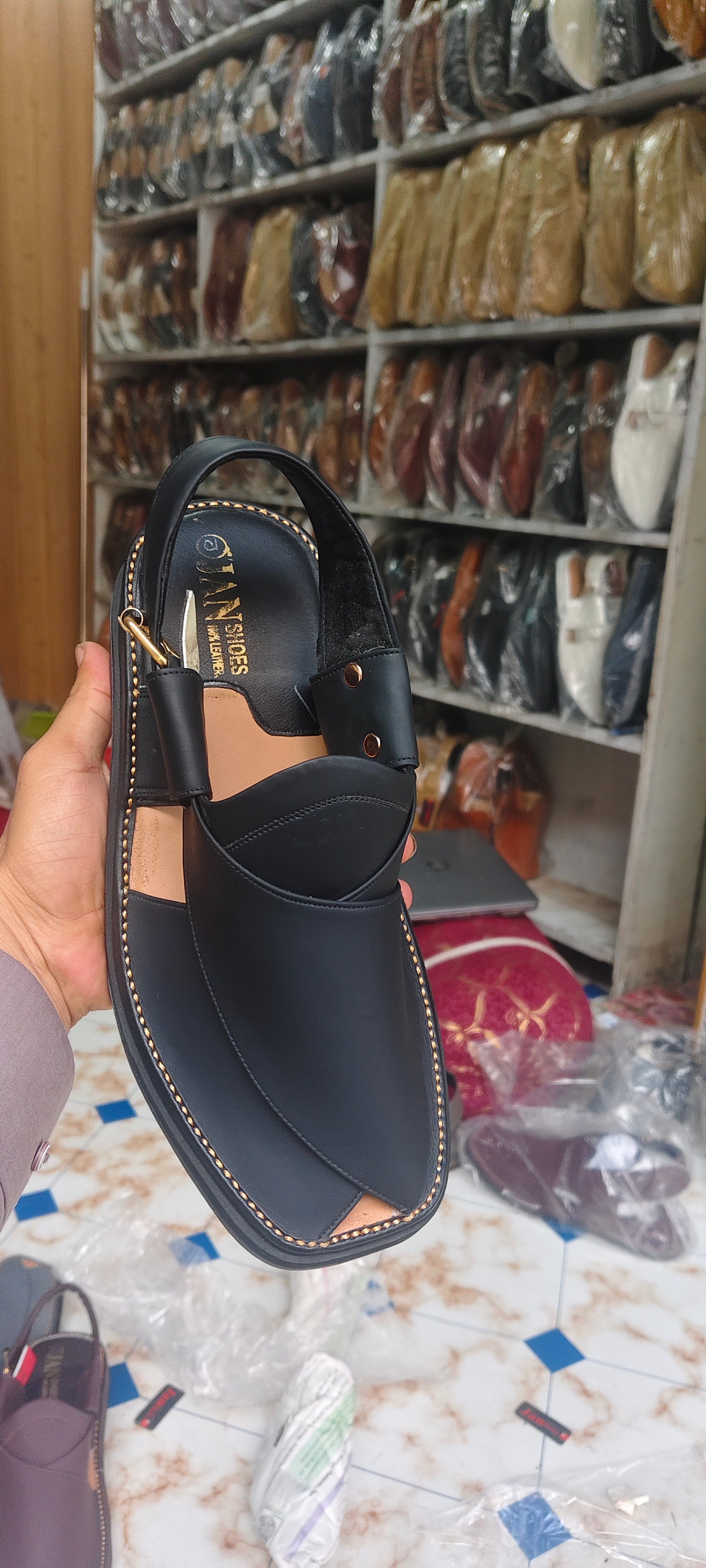 Peshawari GoGo  chapals black color